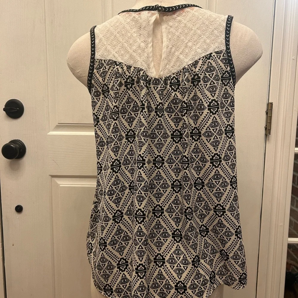 Xhilaration Black and White Tunic Tanktop - Picture 2 of 4